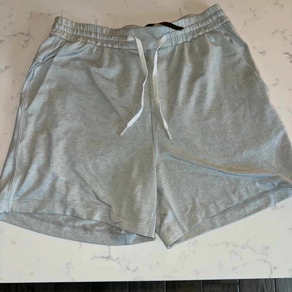 Lululemon Men’s soft jersey shorts size medium excellent condition